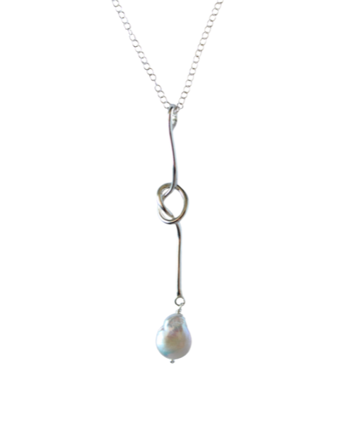 Pendentif en perle avec noeud d'amour
