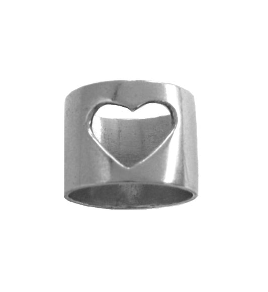 Anillo con forma de corazón recortado
