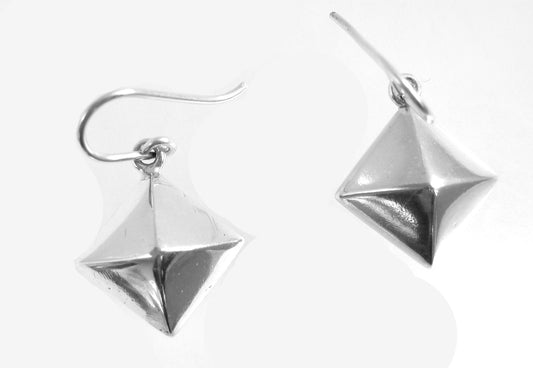 Boucles d'oreilles pyramidales