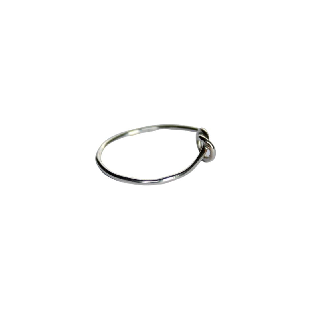 Bague en argent avec noeud d'amour